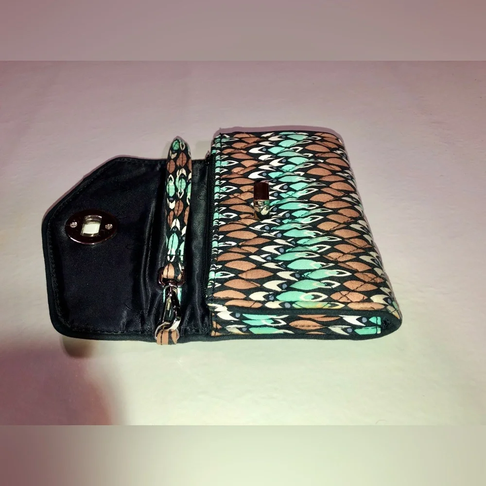 Vera Bradley Your Turn Smartphone Wristlet Sierra Stream Clutch Retired Pattern